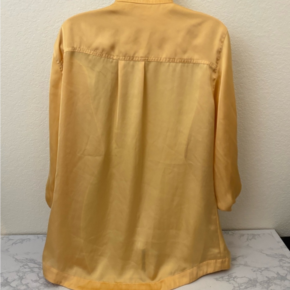 Chico’s 2 Button Up Shirt Womens Long Sleeve Pearl Snap Satin Yellow Gold Top - Picture 6 of 7